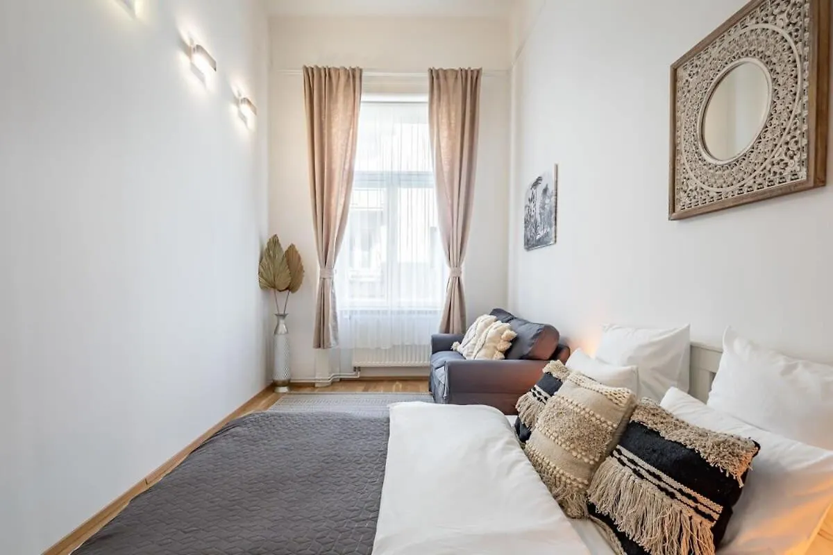 Very Central Large Home With Air Conditioning Budapest