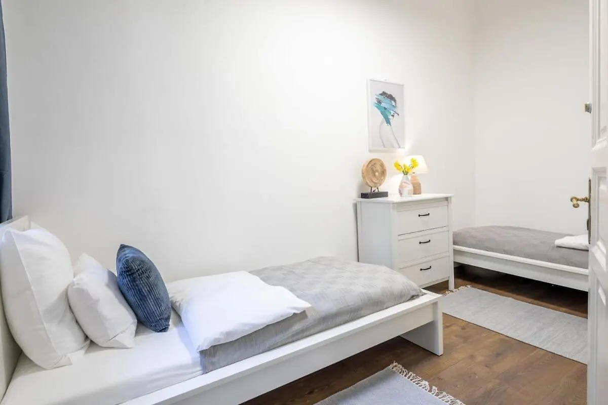 Very Central Large Home With Air Conditioning Budapest