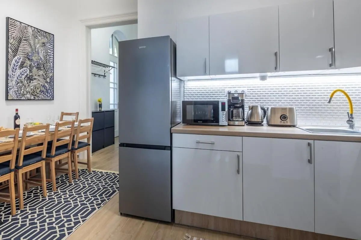 Apartment Very Central Large Home With Air Conditioning Budapest