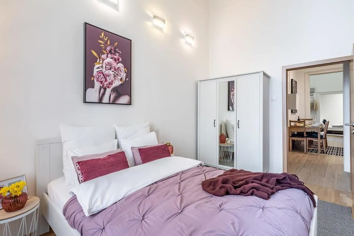 Very Central Large Home With Air Conditioning Budapest Hungary