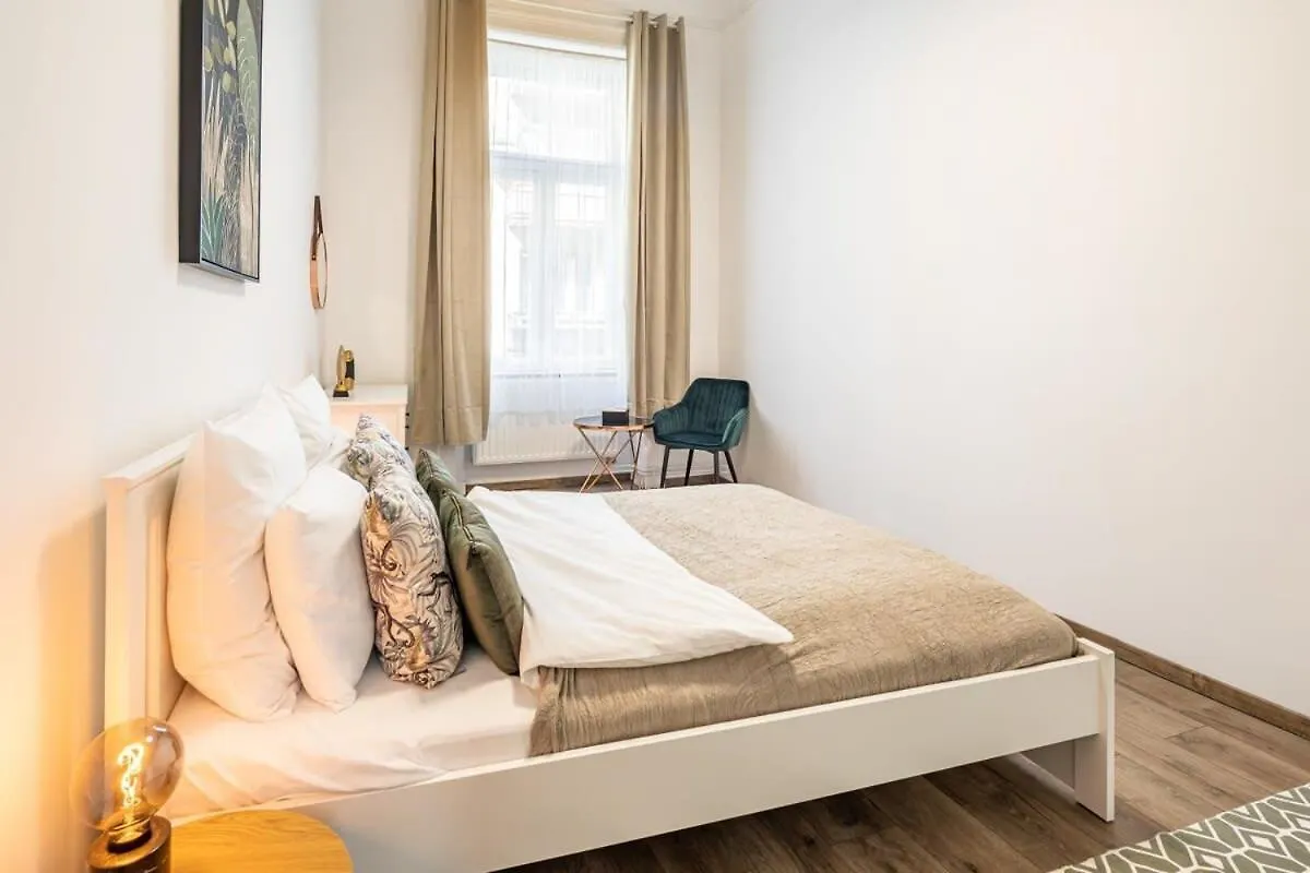 Apartment Very Central Large Home With Air Conditioning Budapest
