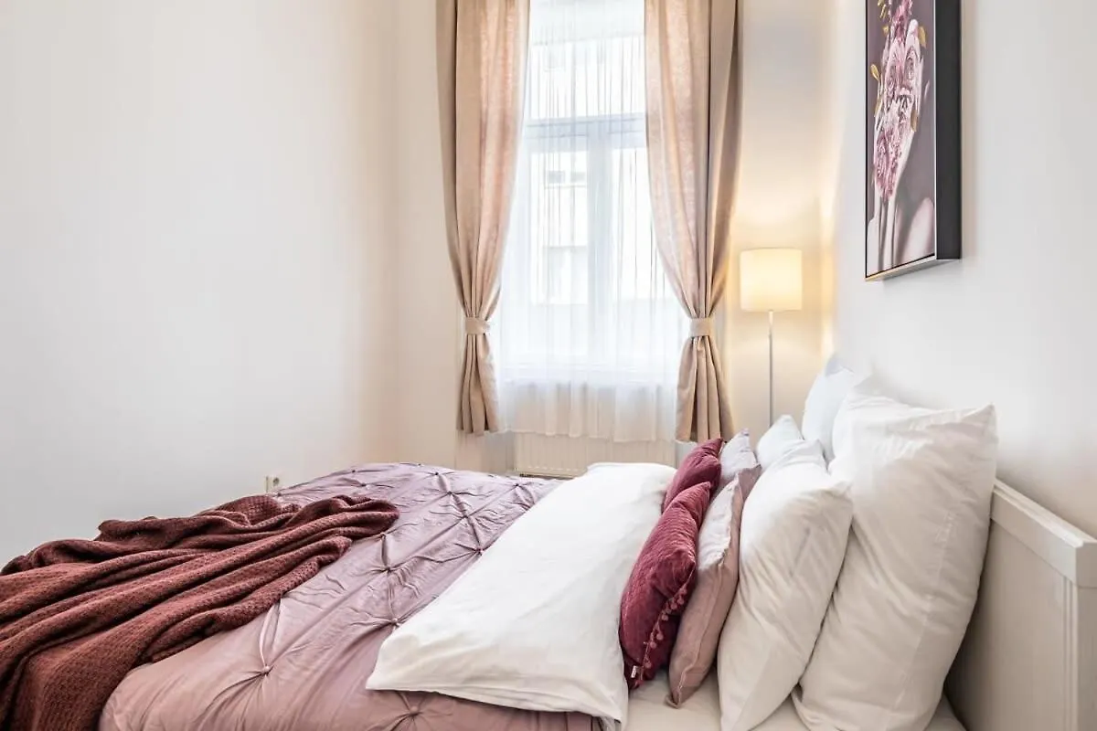 Very Central Large Home With Air Conditioning Budapest 0*,  Hungary